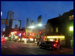 Toronto by night 37 - Yonge St